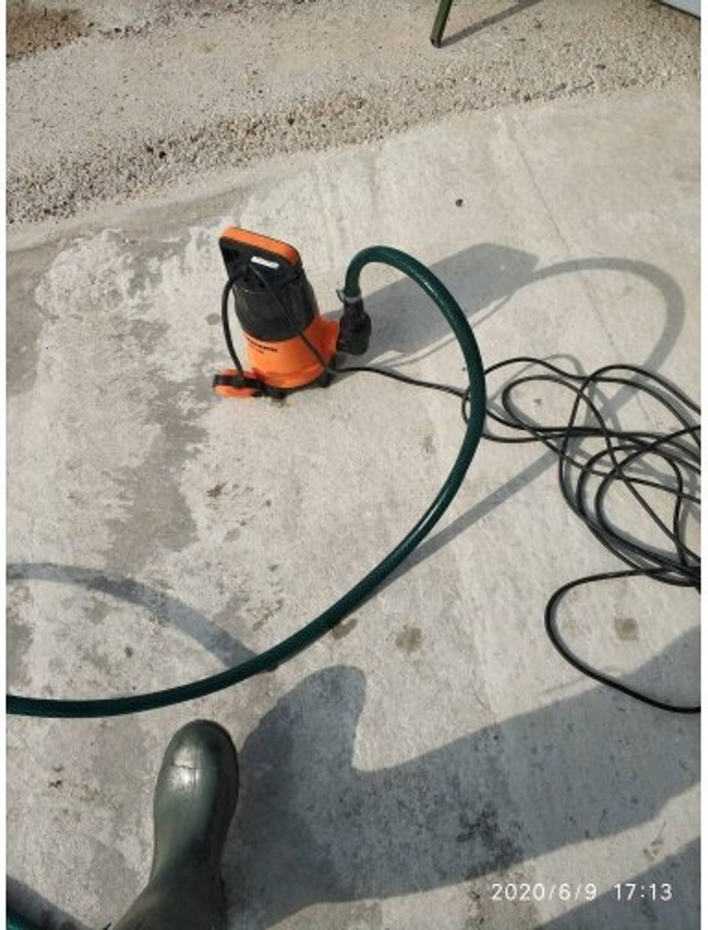 Поверхностный насос дренажный насос ВИХРЬ ДН-750 (750 Вт) черный