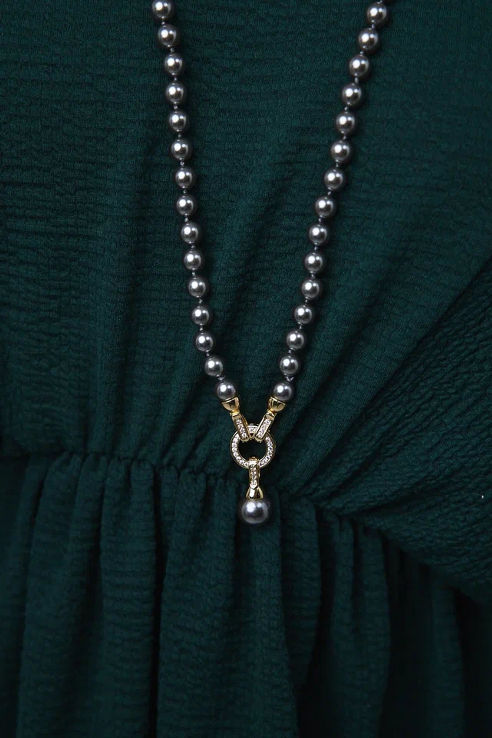 Колье "Бэль" серый жемчуг с цирконами, оттенок золото