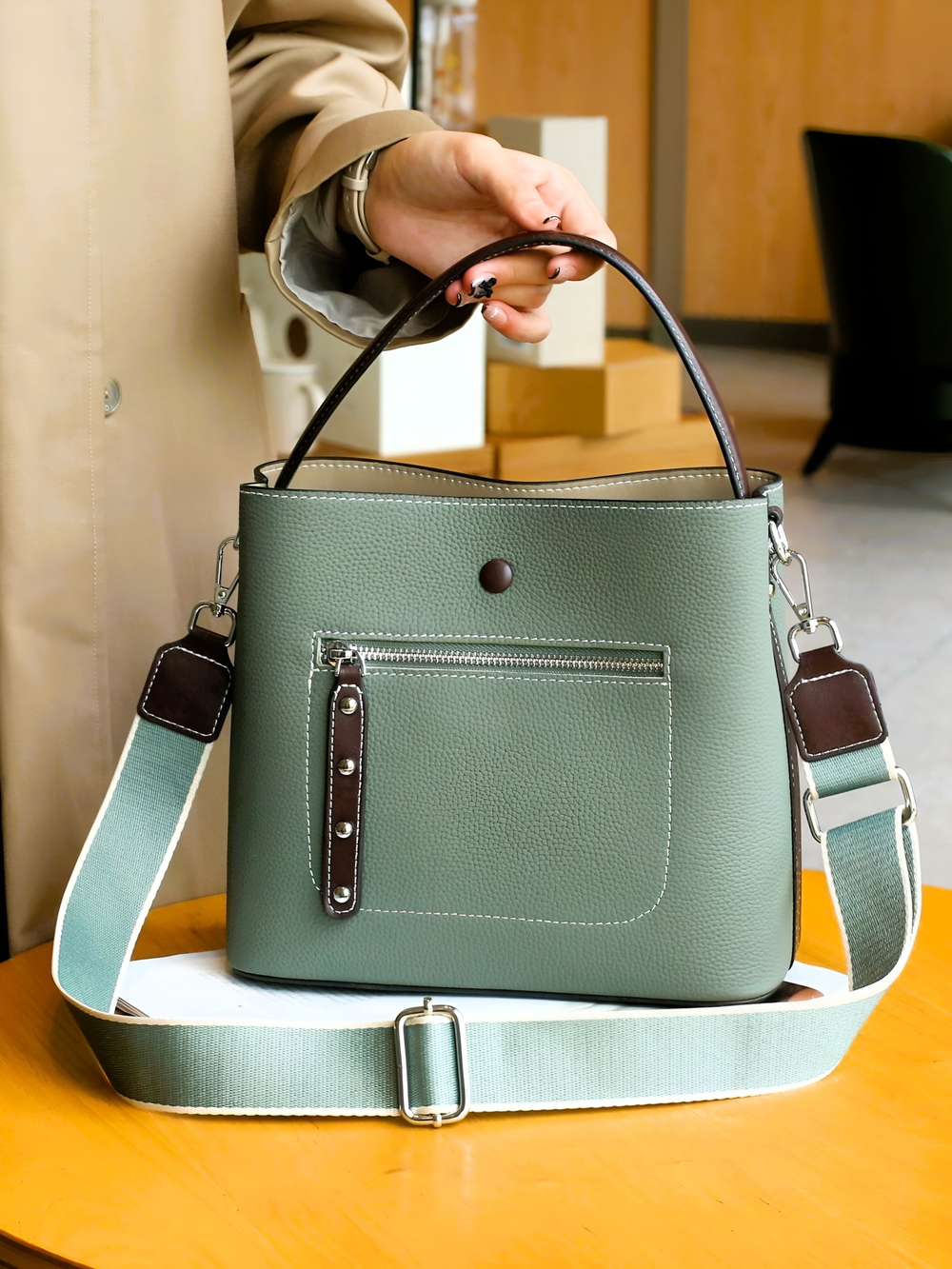 женская сумка на плечо из натуральной кожи