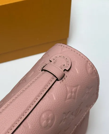 Сумка Louis Vuitton Pochette Metis розовый