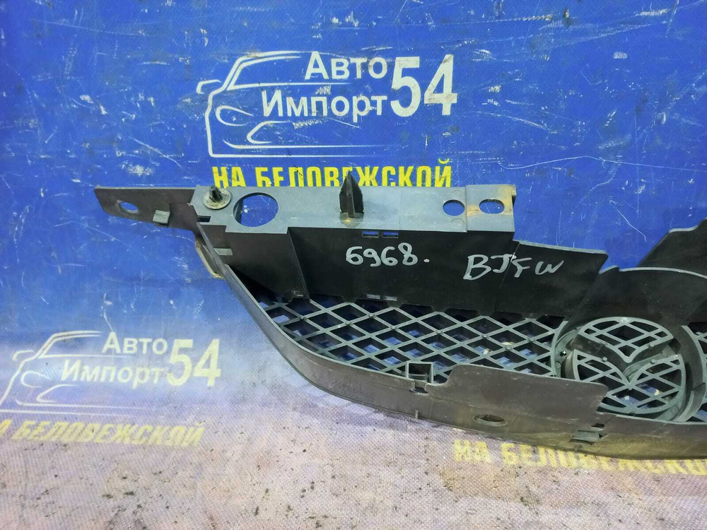 Решетка радиатора MAZDA FAMILIA 2000-2004