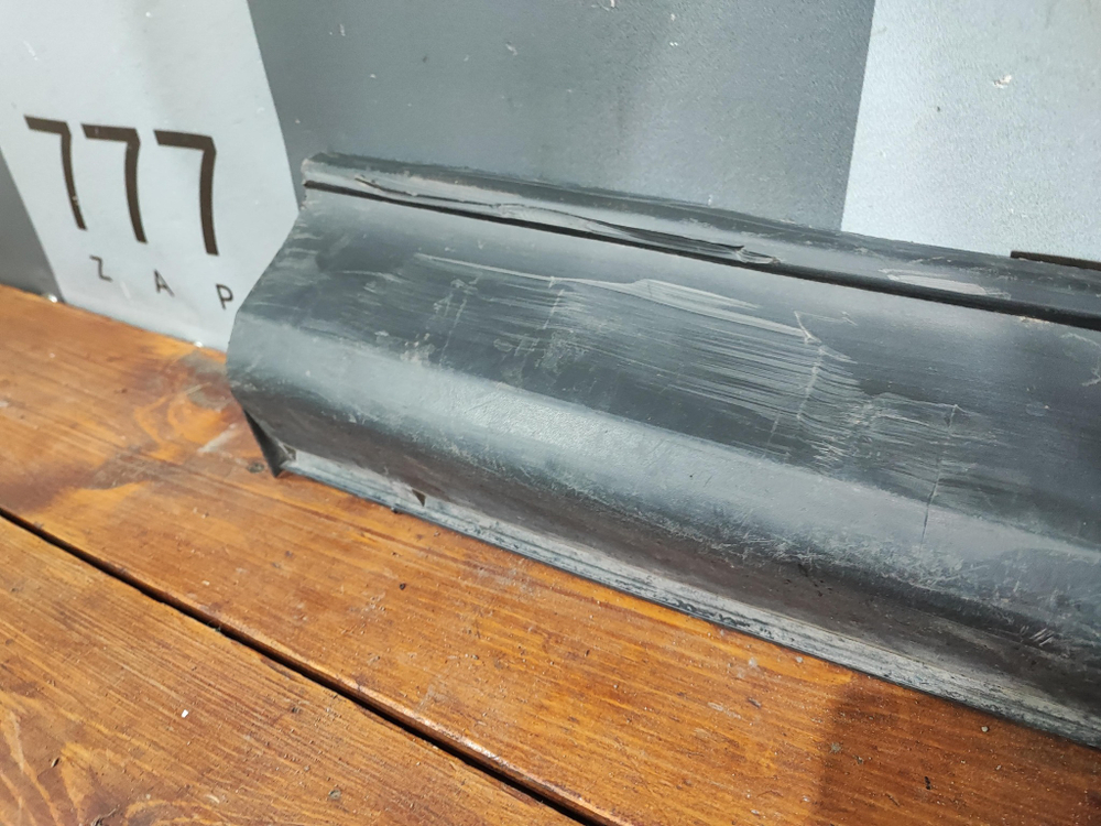 Накладка двери передней правой Mazda CX-5 2 (KF) 17-нв Б/У Оригинал KB7W51RA1