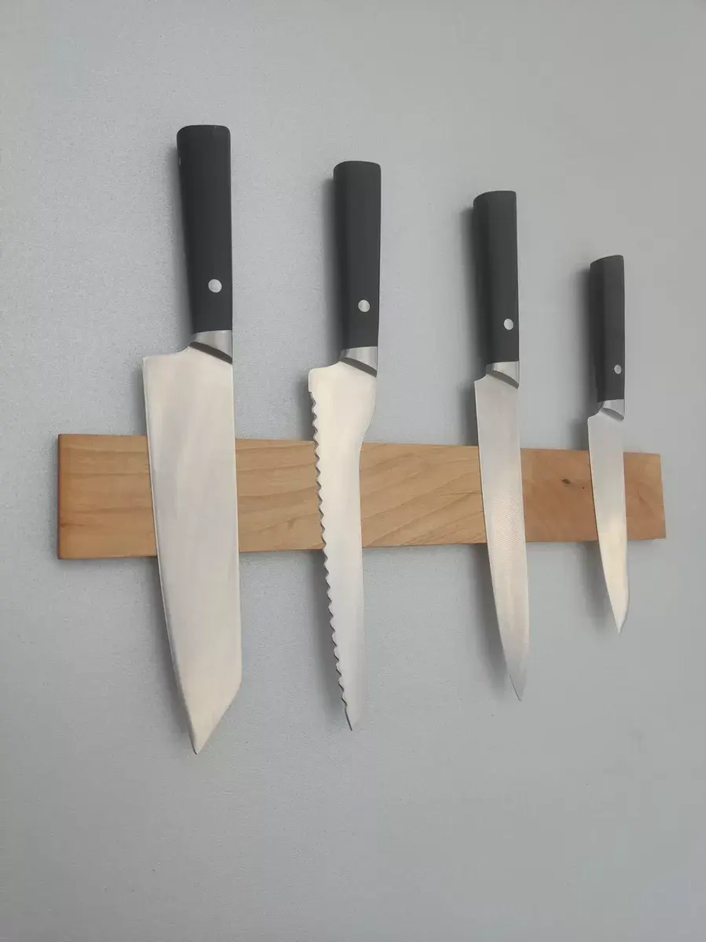 Магнитный держатель для ножей