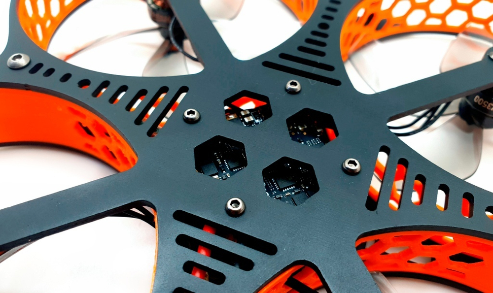 Образовательный конструктор квадрокоптера МУЛЬТРИКС