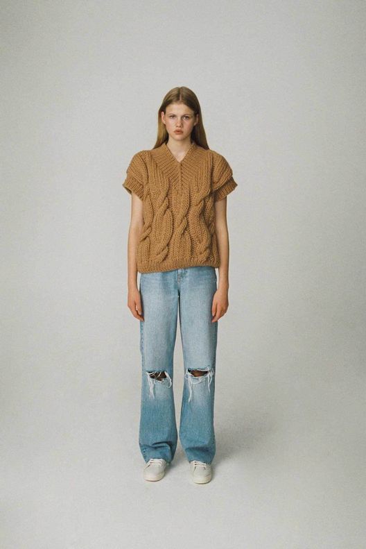 Жилет с V-образным вырезом / Mirstores