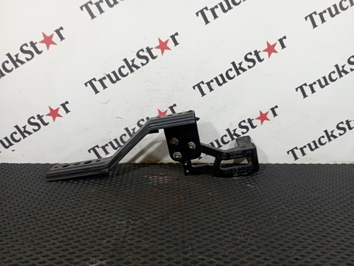 Кронштейн корпуса подножек правого