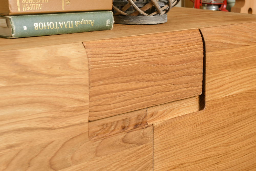 Шкаф с витриной Parma-21 из массива дуба