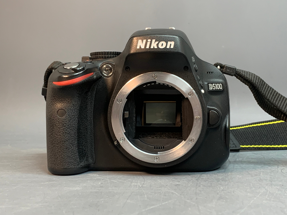 Nikon D5100 Kit 18-55mm 3.5-5.6G VR 2.363 Кадров