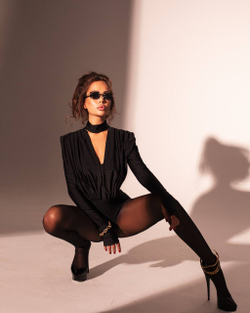 Боди с драпировкой из бифлекса