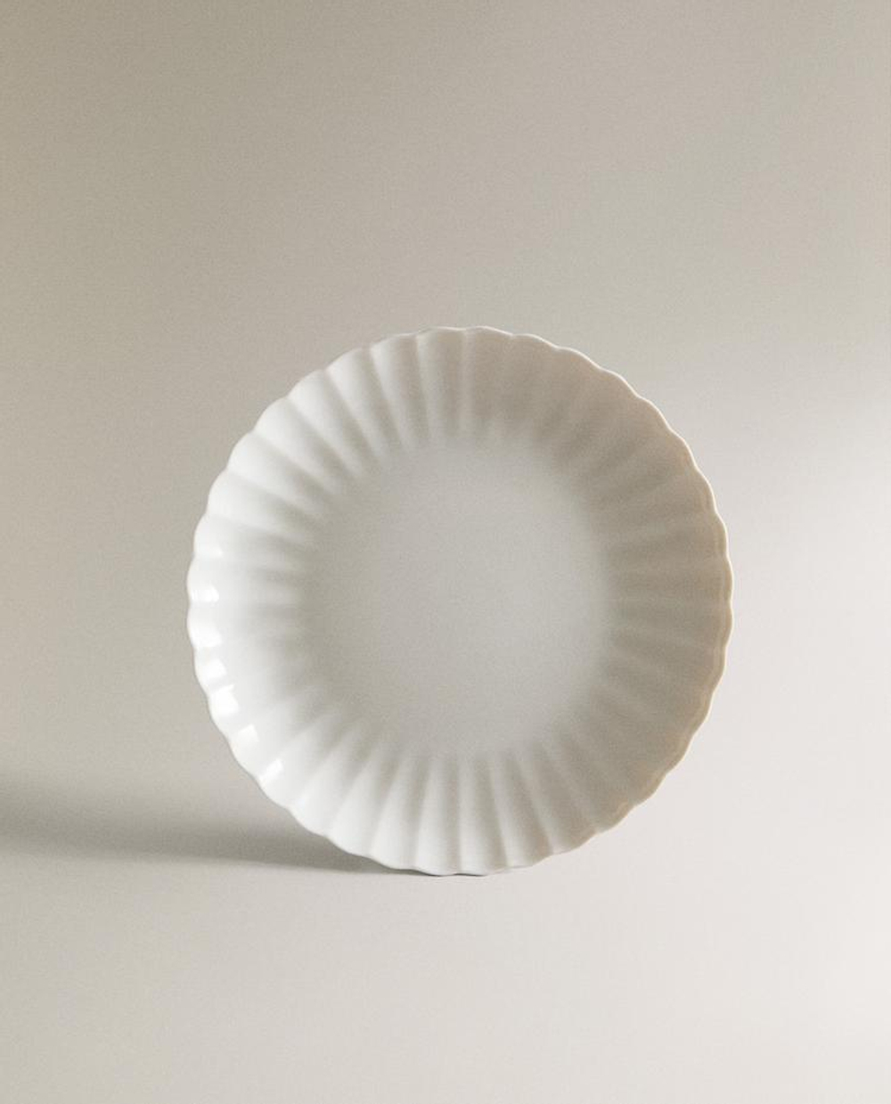 ZARA HOME ДЕСЕРТНАЯ ТАРЕЛКА ИЗ ФАРФОРА С ВОЛНИСТОЙ КРОМКОЙ, БЕЛЫЙ