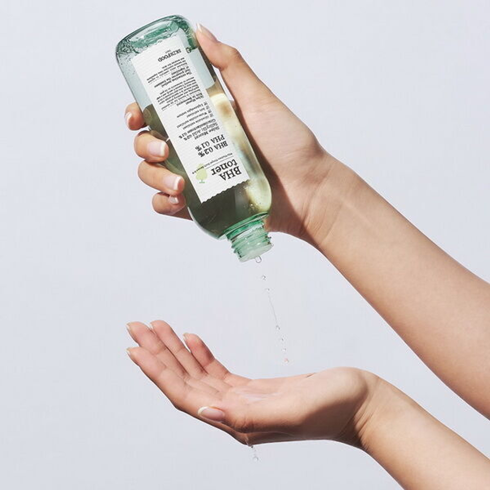 Отшелушивающий тонер для лица с BHA/PHA кислотами и экстрактом винограда SkinFood Shine Muscat BHA 0.2% Toner, 200мл