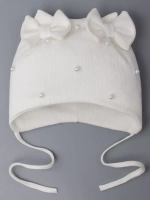 Шапка для девочки осенняя на завязках с бусинами