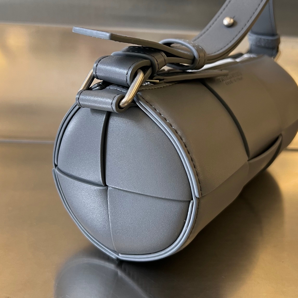Bottega Veneta Small Canette 21 cm