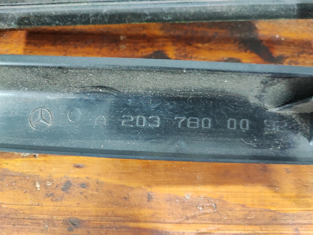 Накладки панорамной крыши Mercedes C (W203) Б/У Оригинал A2037800092