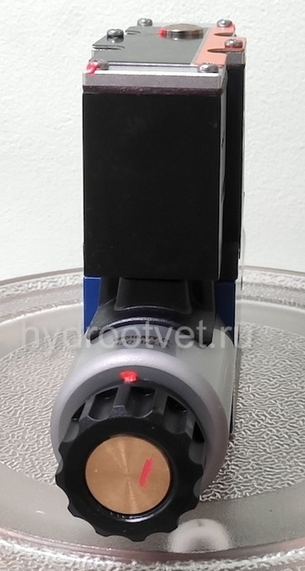 4WRAE6W30-2X/G24K31/A1V - Пропорциональный распределитель со встроенной электроникой Ду6, A1 = ±10 В, номинальный расход 30 л/мин, схема W