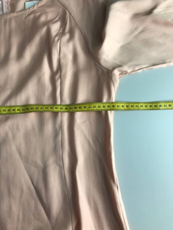 Платье нежного оттенка, визуально на 44 размер