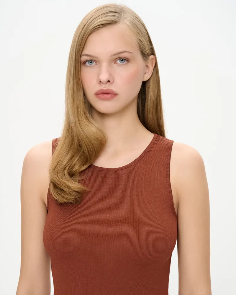 Терракотовый топ из вискозы в рубчик с круглым вырезом