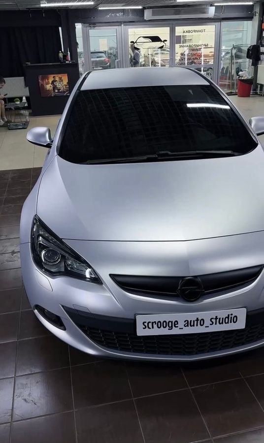 Opel Astra оклейка в пленку цветной полиуретан Carbins PPF Matte Aluminum MF-02C смена цвета и антигравийная защита кузова 👌😊