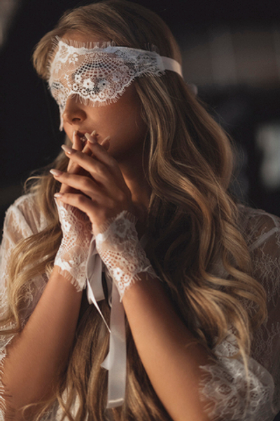 7219 Маска с наручниками бело-молочные 5 Senses