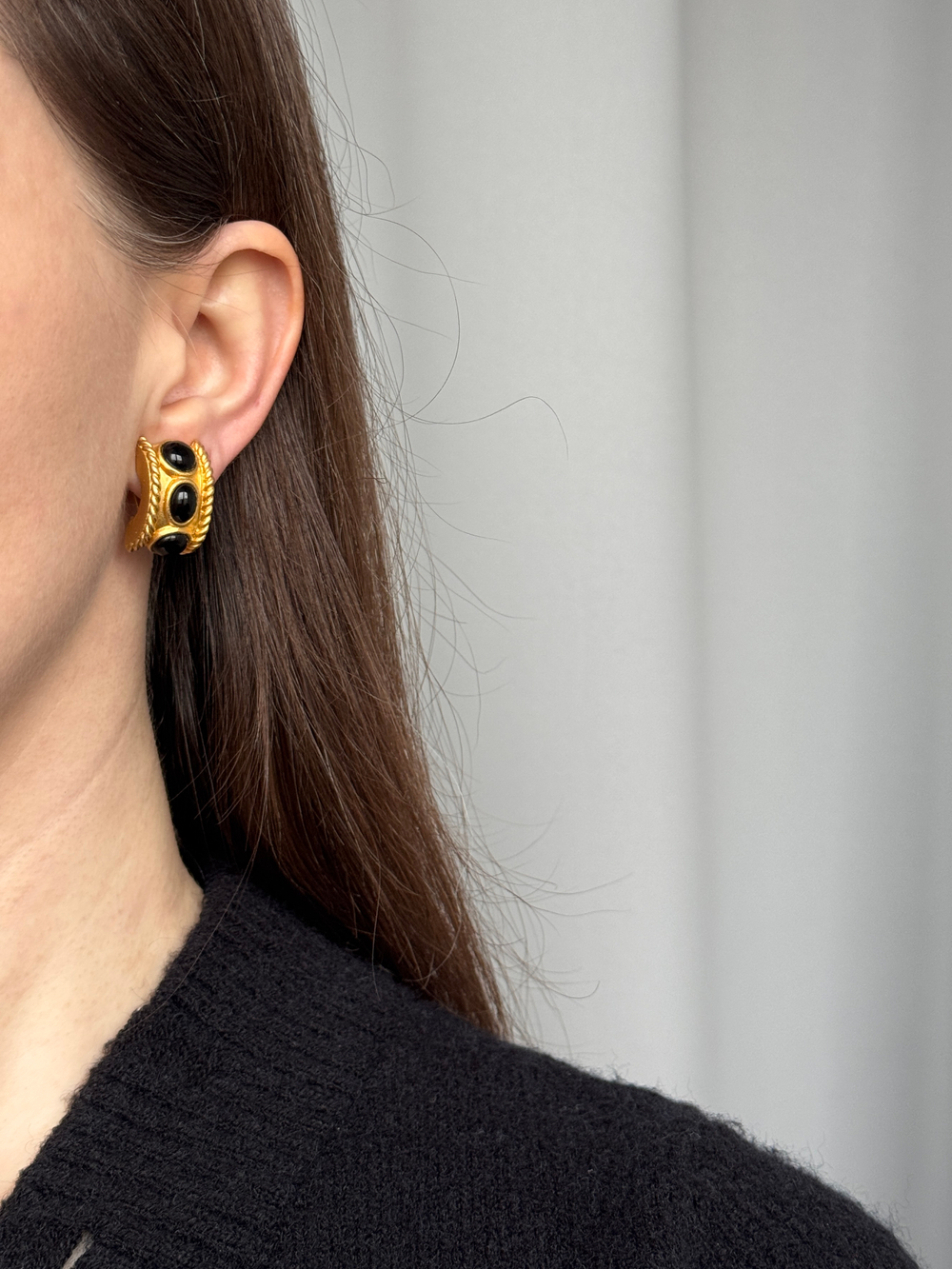 Клипсы с чёрными кабошонами