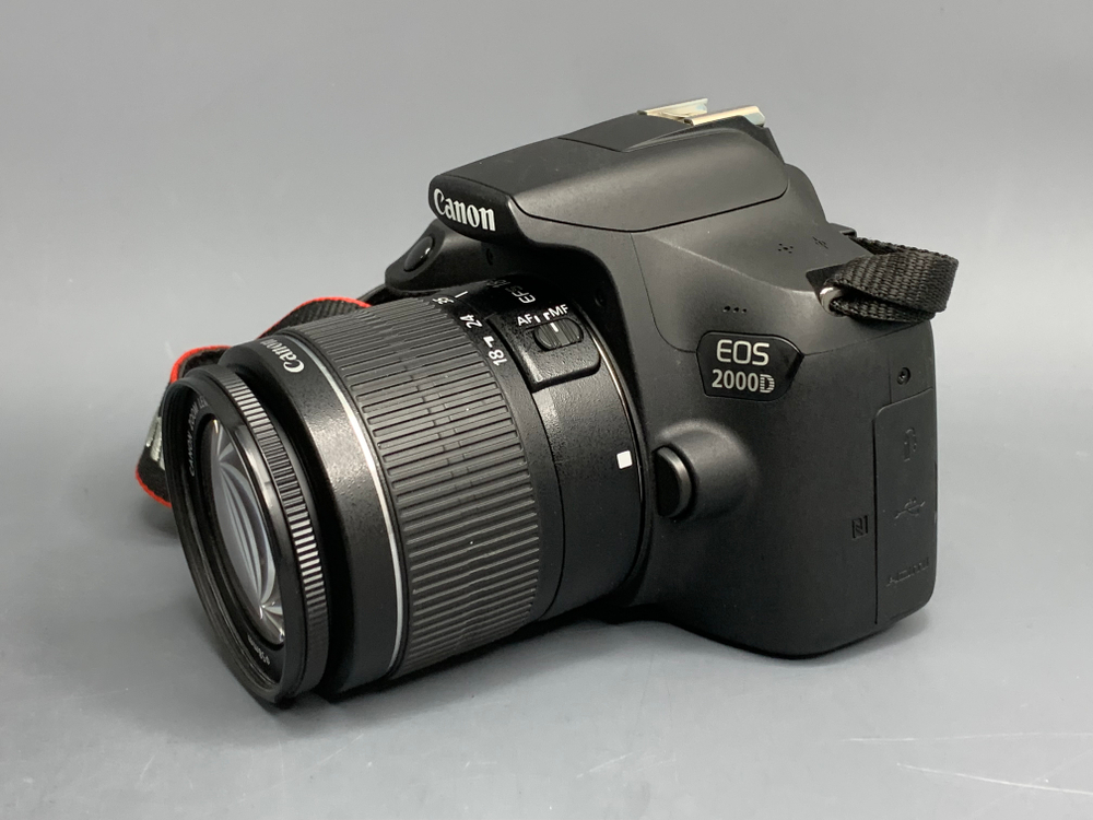 Canon EOS 2000D Kit 18-55mm 3.5-5.6 III 400 кадров