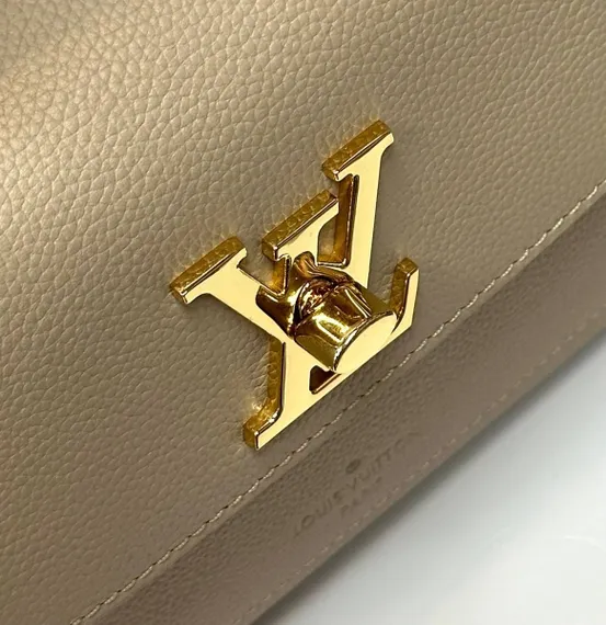 Сумка Louis Vuitton Lockme Ever Mini серо-бежевый
