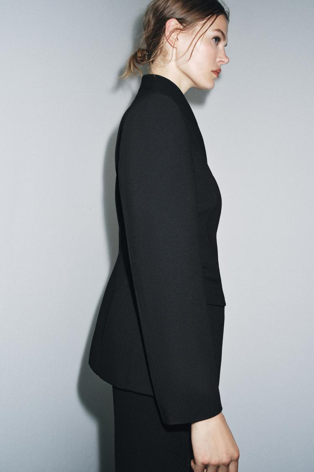 ZARA ПРИТАЛЕННЫЙ БЛЕЙЗЕР ИЗ КОЛЛЕКЦИИ ZW, ЧЕРНЫЙ