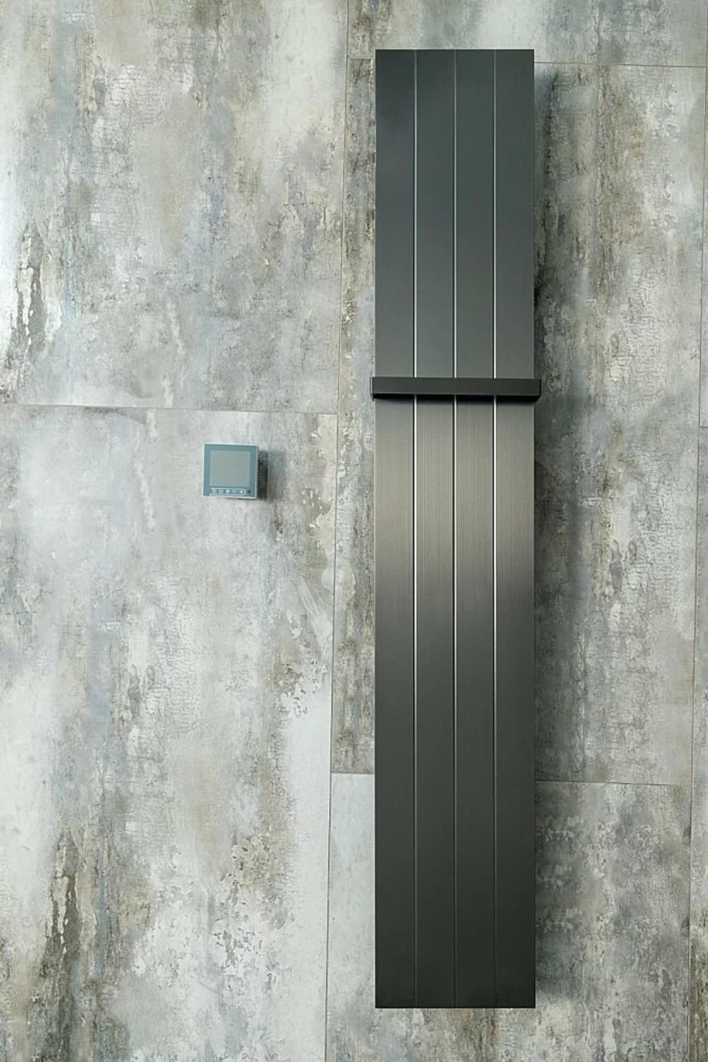 Полотенцесушитель электрический Boheme Flat 725-B черный матовый