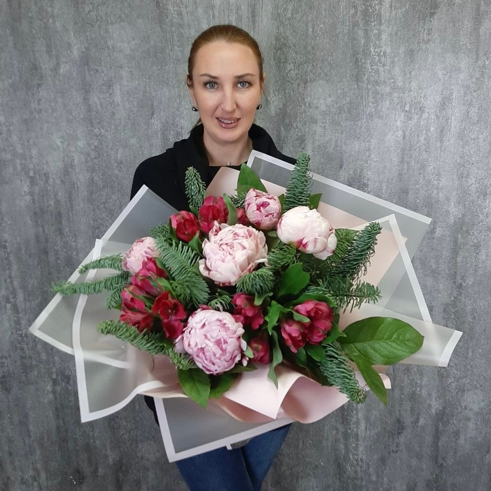 Зимний букет цветов «Пионовая зима»