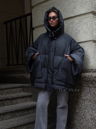 Объемный черный пуховик-накидка