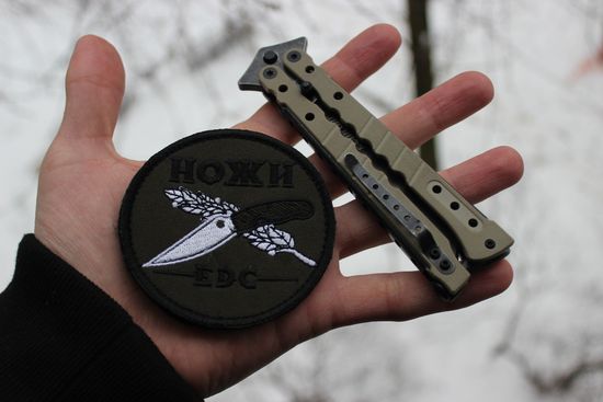 Складной нож НОКС Балисонг 203-740405 BW c клинком из стали 440C, рукоять