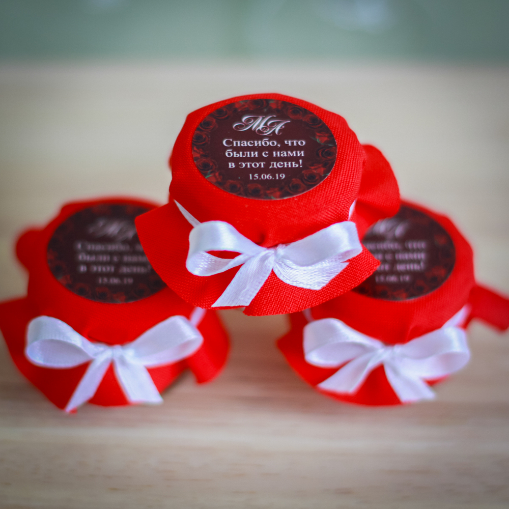 Бонбоньерка с медом на свадьбу в красном цвете