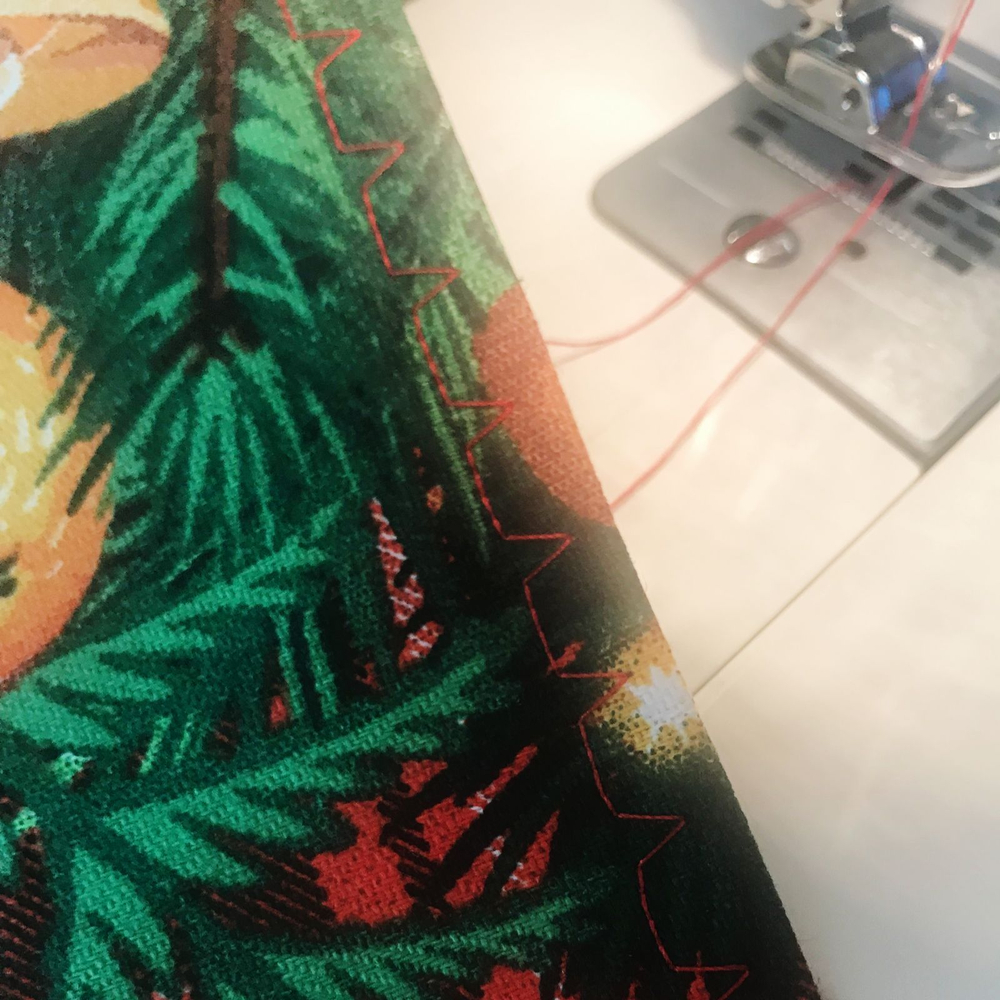 Скатерть на стол новогодняя (50*50см)-салфетка-дорожка "Еловая гирлянда" LAV ANNA LUKOSHINA