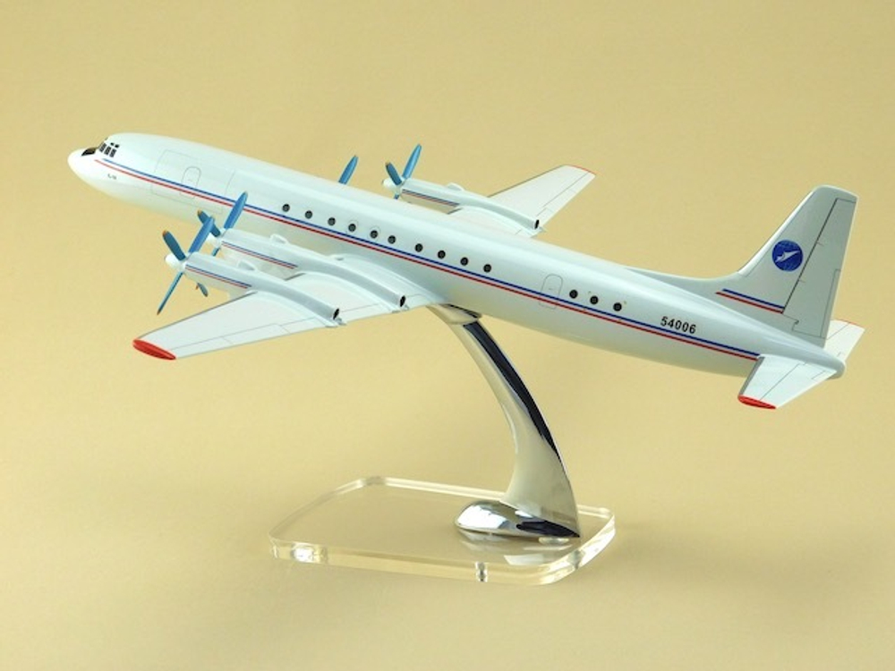 Модель самолета Ил-18 (М1:100, Мир НПП)