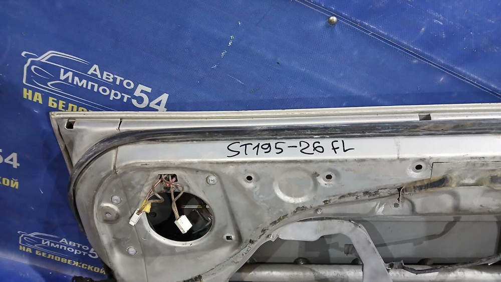 Дверь передняя левая TOYOTA CARINA 1993