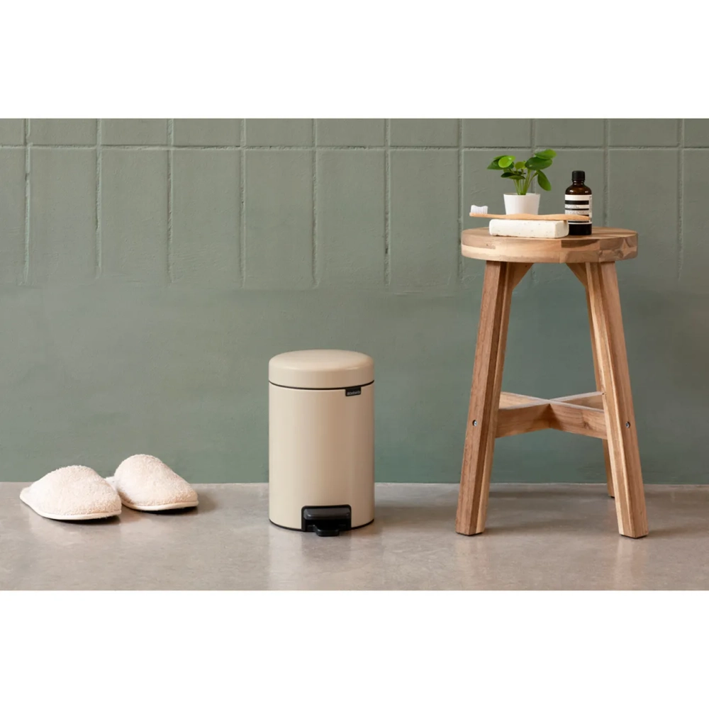 Brabantia Контейнер для мусора NewIcon 5л, мягкий бежевый 149900