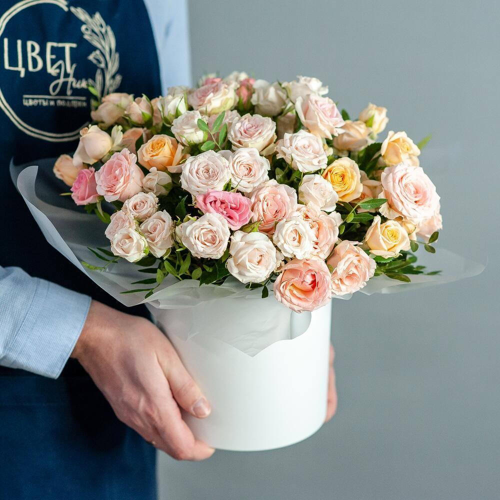 Кустовая роза в шляпной коробке Размер М