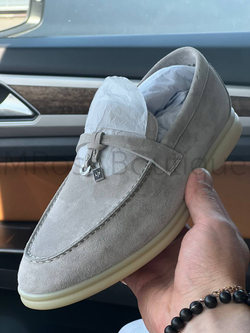Женские лоферы Loro Piana замшевые в серо-бежевом цвете