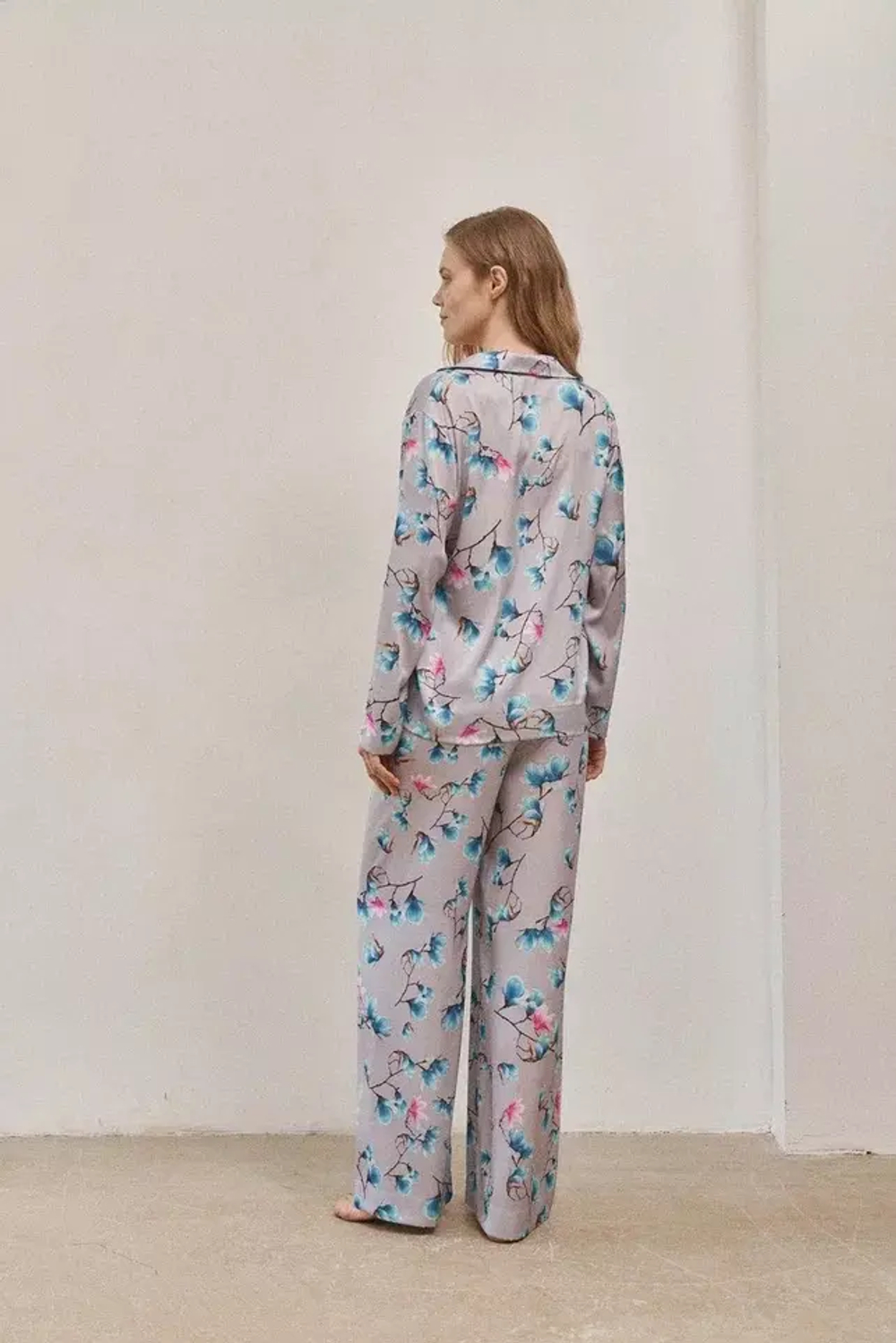 Костюм Silk Магнолии серебро 42-44 р