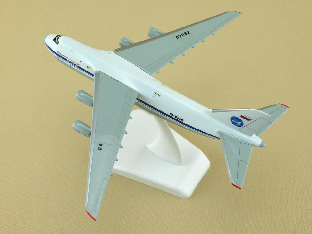 Модель самолета Ан-124-100 (М1:400, ВВС России, RF-82032, Владимир Гладилин)