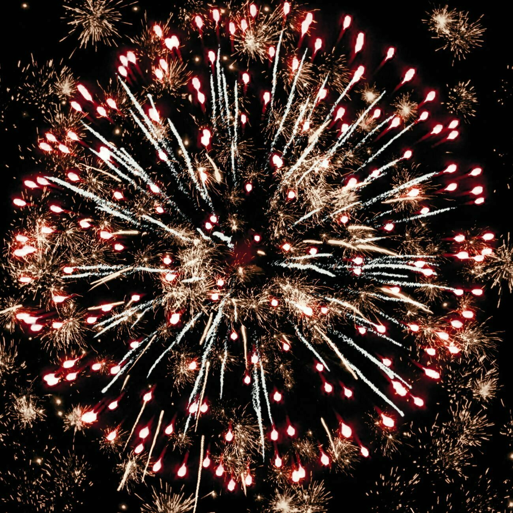 Набор  фейерверков из 2 шт римских свечей. 
Новогодний мандарин,римская свеча, салют с яркими эффектами.