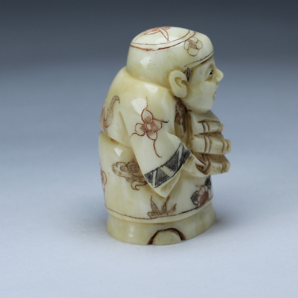 Нэцкэ Монах с книгами