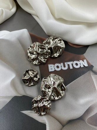 Пуговицы серебристые мятый металл