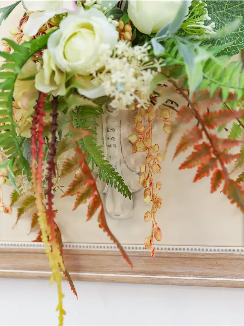 Искусственные цветы на стену в раме