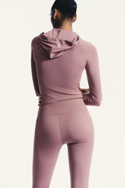 ZARA ТОЛСТОВКА SEAMLESS ИЗ ПОЛИАМИДА, ЦВЕТ МАЛЬВЫ