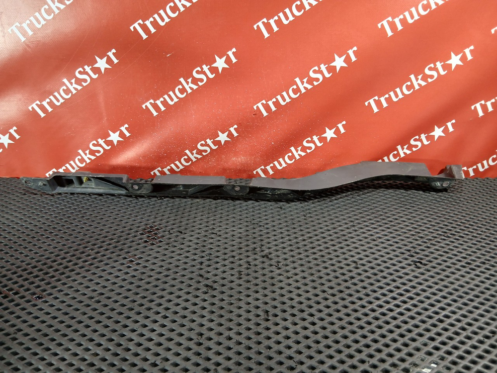 Накладка корпуса подножек левая