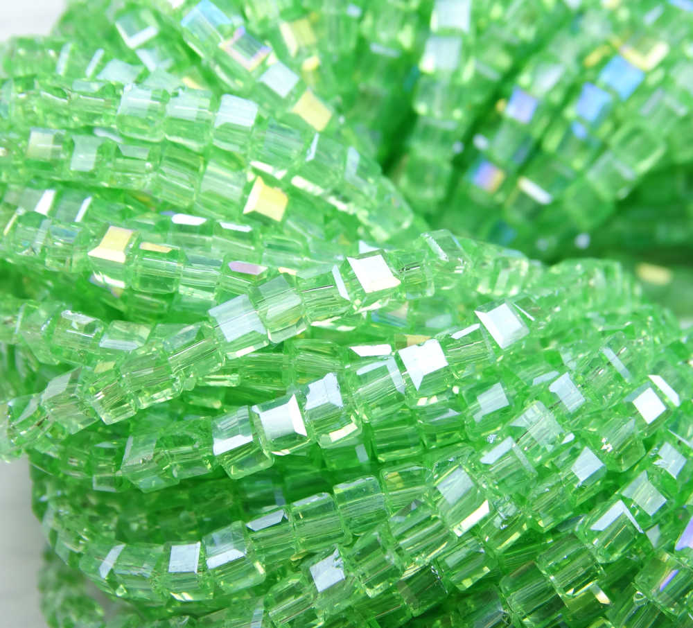 БВ020ДС3 Хрустальные бусины квадратные, цвет: светло-зеленый AB прозрачный, 3 мм, кол-во: 63-65 шт.