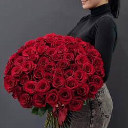 Букет из 55 красных высоких роз Эквадор