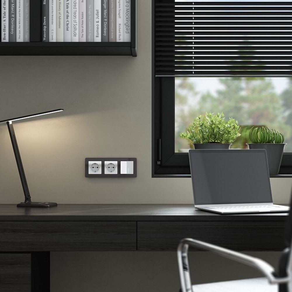 Розетка с заземлением и со шторками, без рамки Werkel белый акрил W1171141