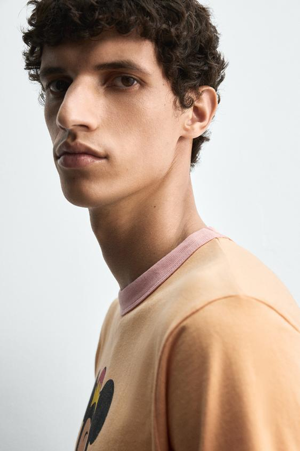 ZARA HARRY LAMBERT X DISNEY ФУТБОЛКА MORTY, ГОРЧИЧНЫЙ